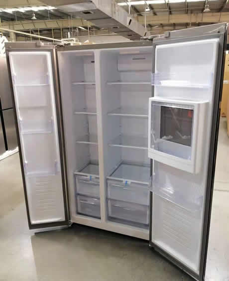 Side by Side refrigerator model number BCD-646W with bar
